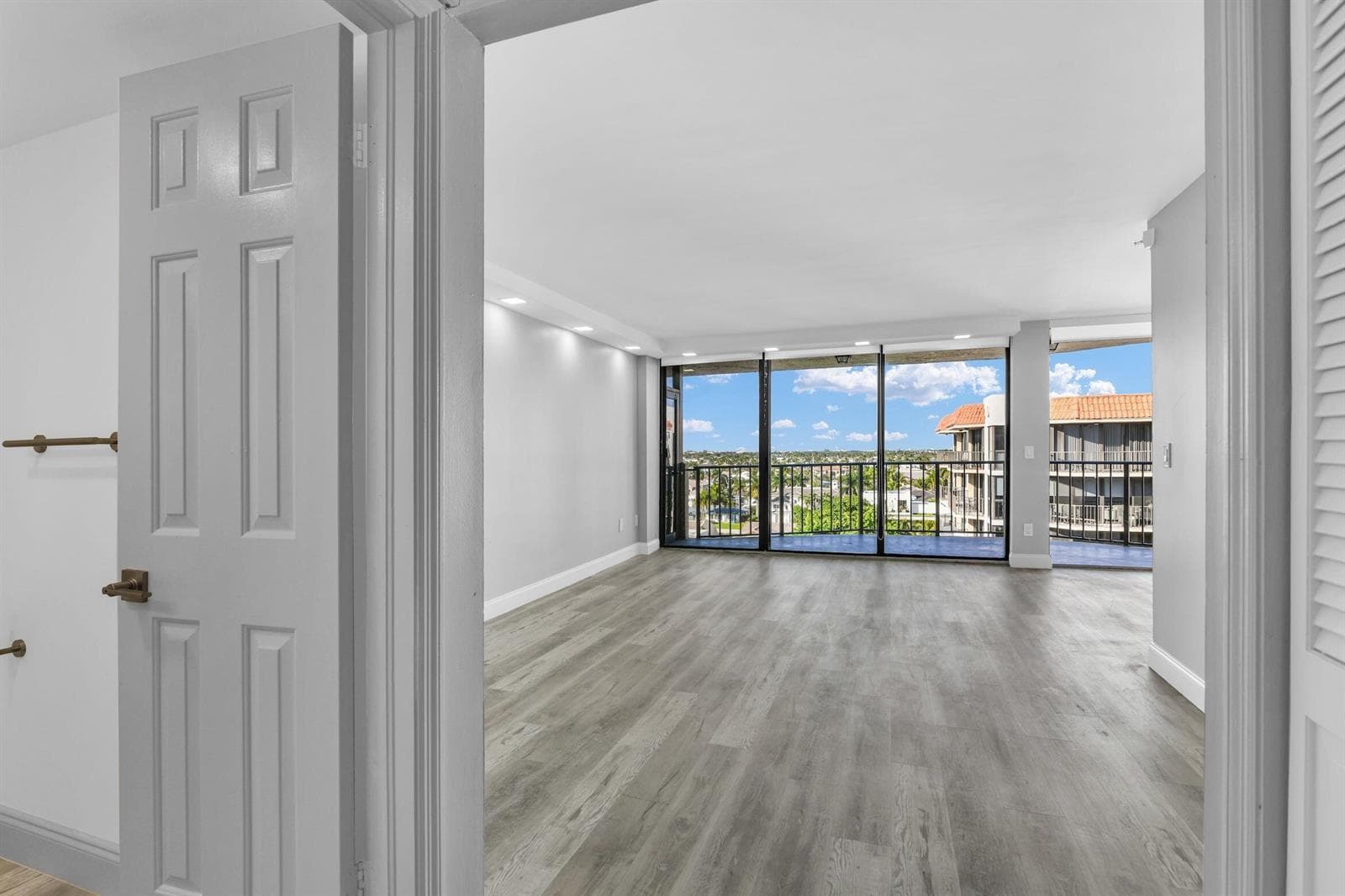 859 Jeffery Street 810 photo 11