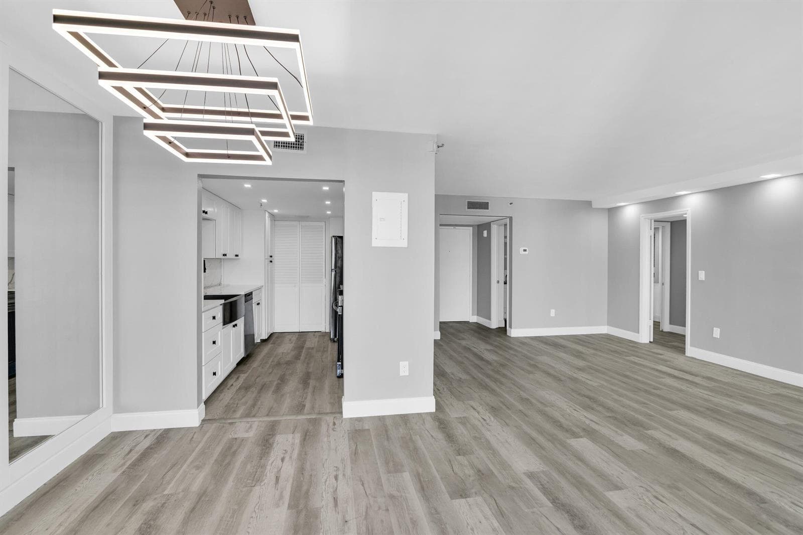 859 Jeffery Street 810 photo 4