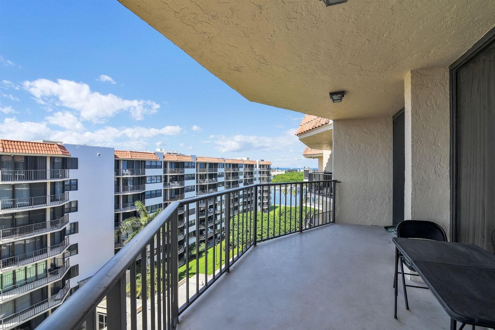 859 Jeffery Street 810 photo 25