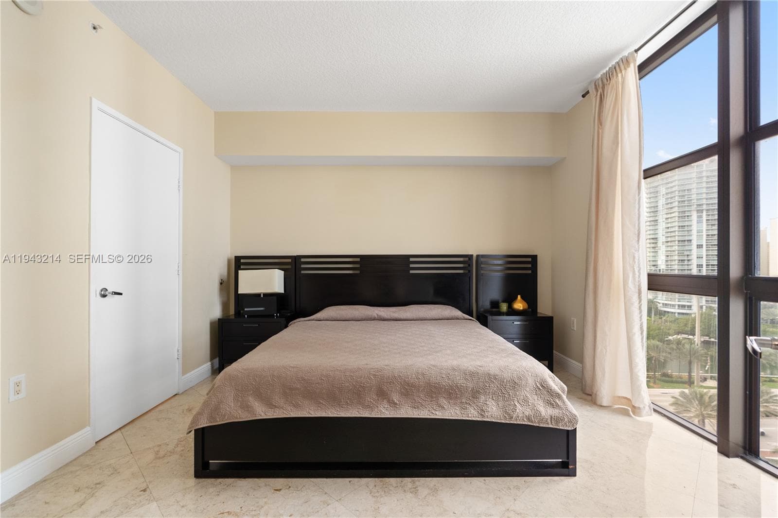 16275 Collins Ave 902 photo 16