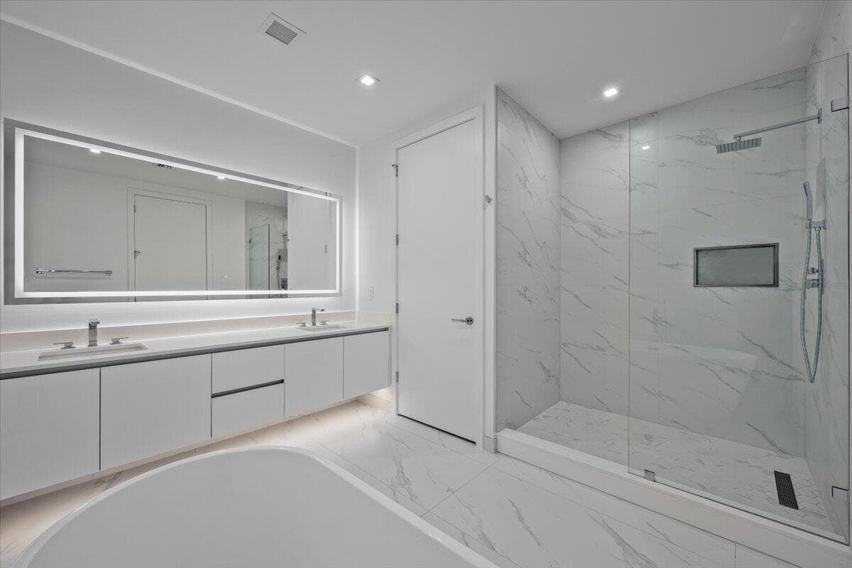 220 Lake Shore Drive 1113 photo 17