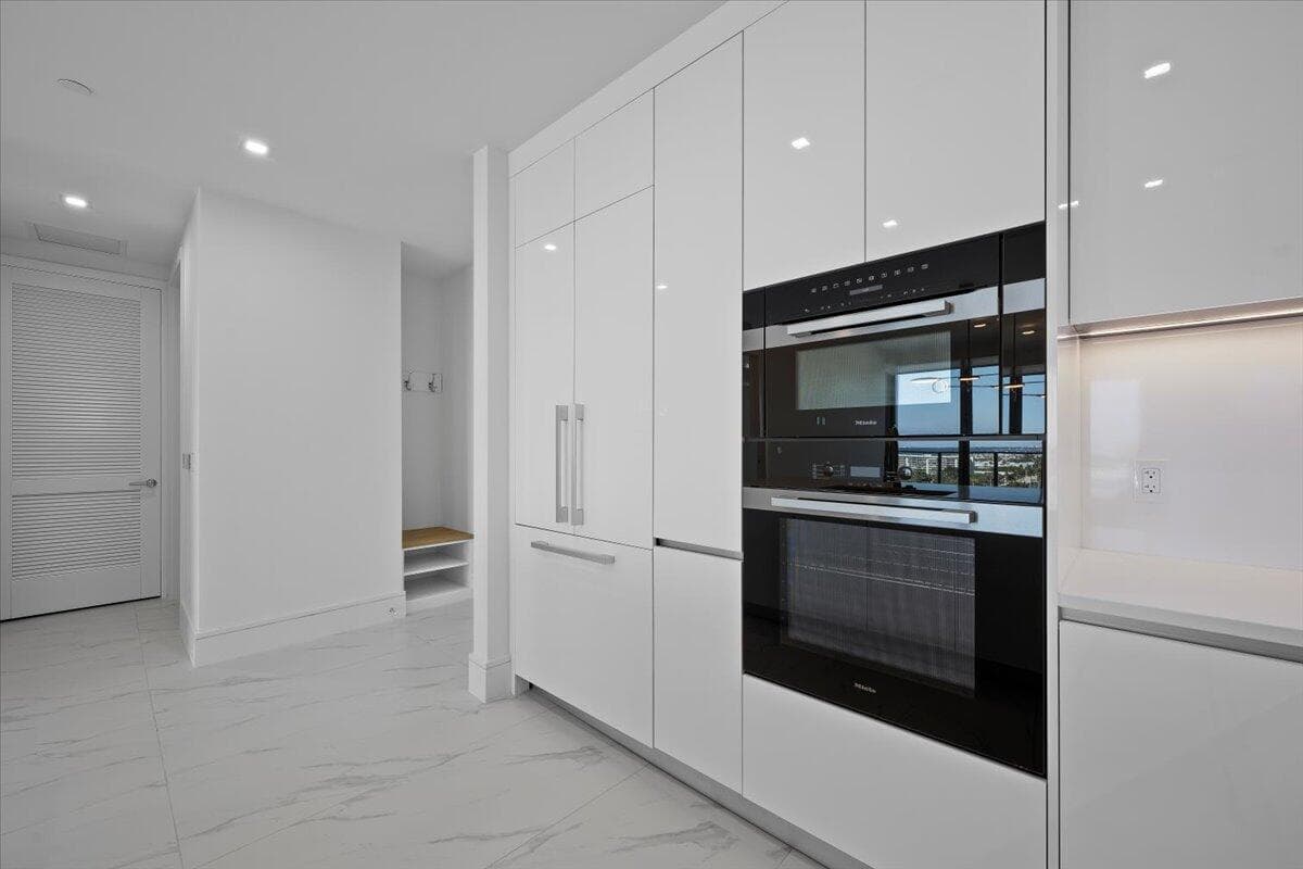 220 Lake Shore Drive 1113 photo 7