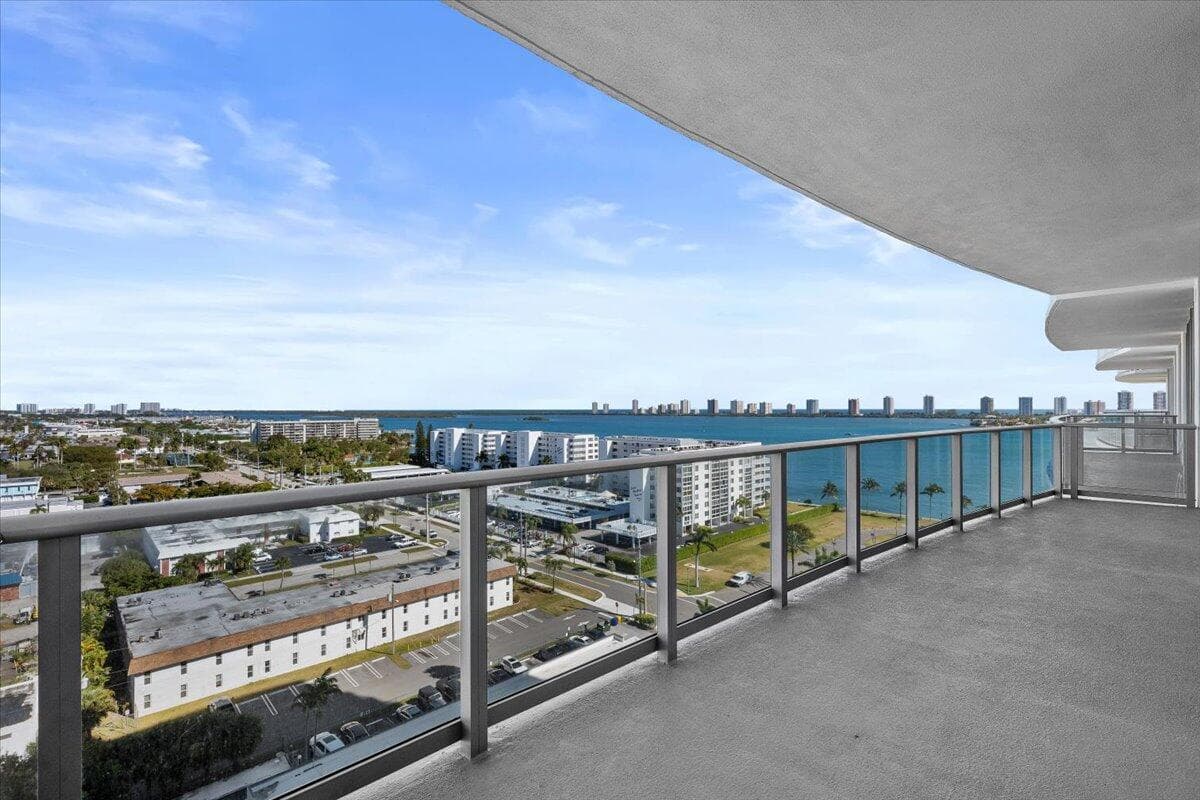 220 Lake Shore Drive 1113 photo 3
