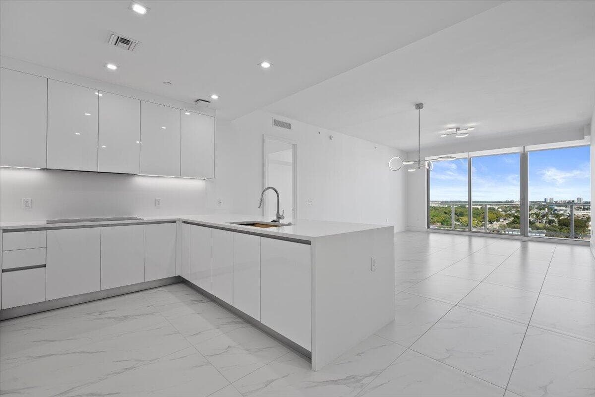 220 Lake Shore Drive 1113 photo 5