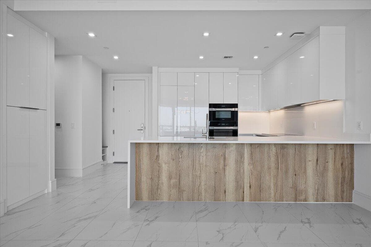 220 Lake Shore Drive 1113 photo 4