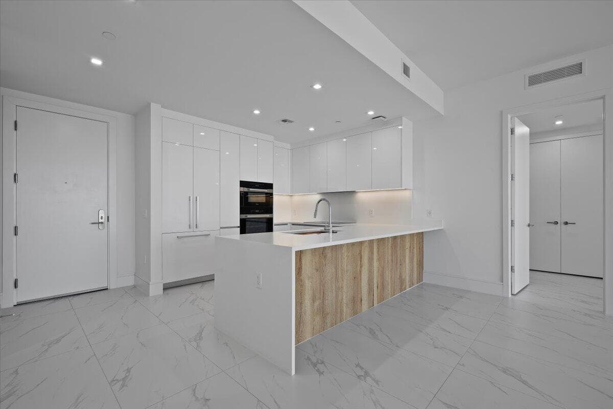 220 Lake Shore Drive 1113 photo 8