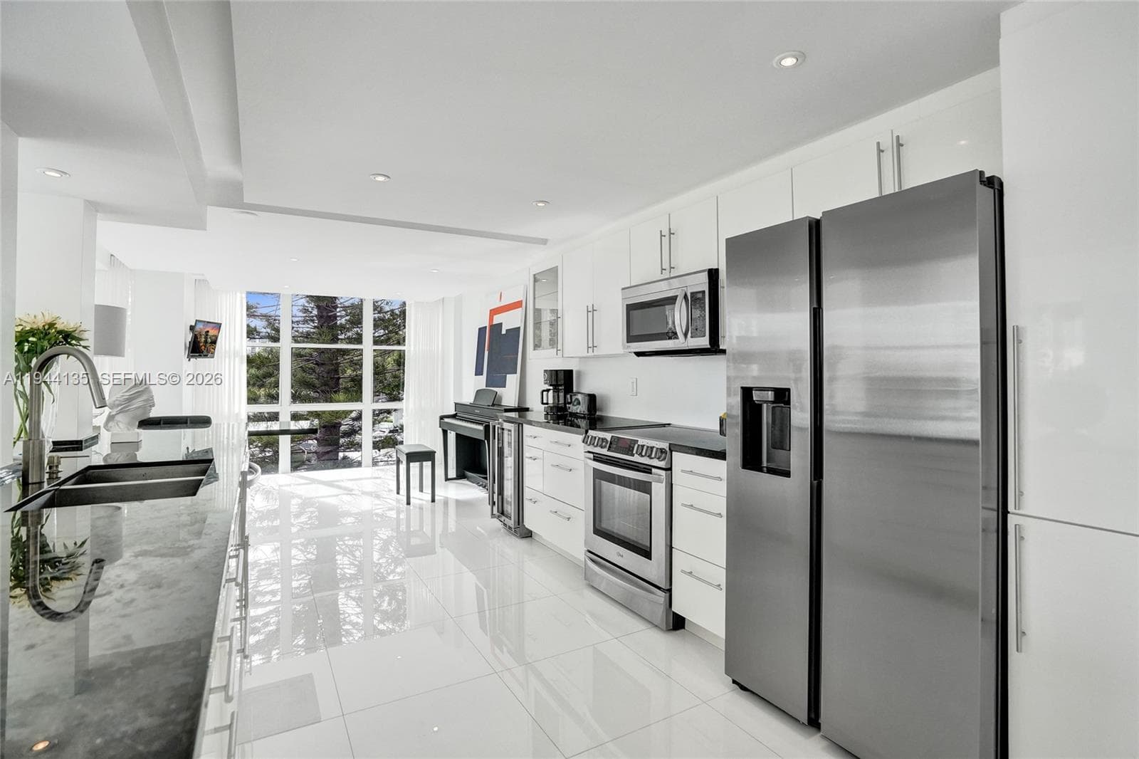 1000 Parkview Dr 330 photo 2
