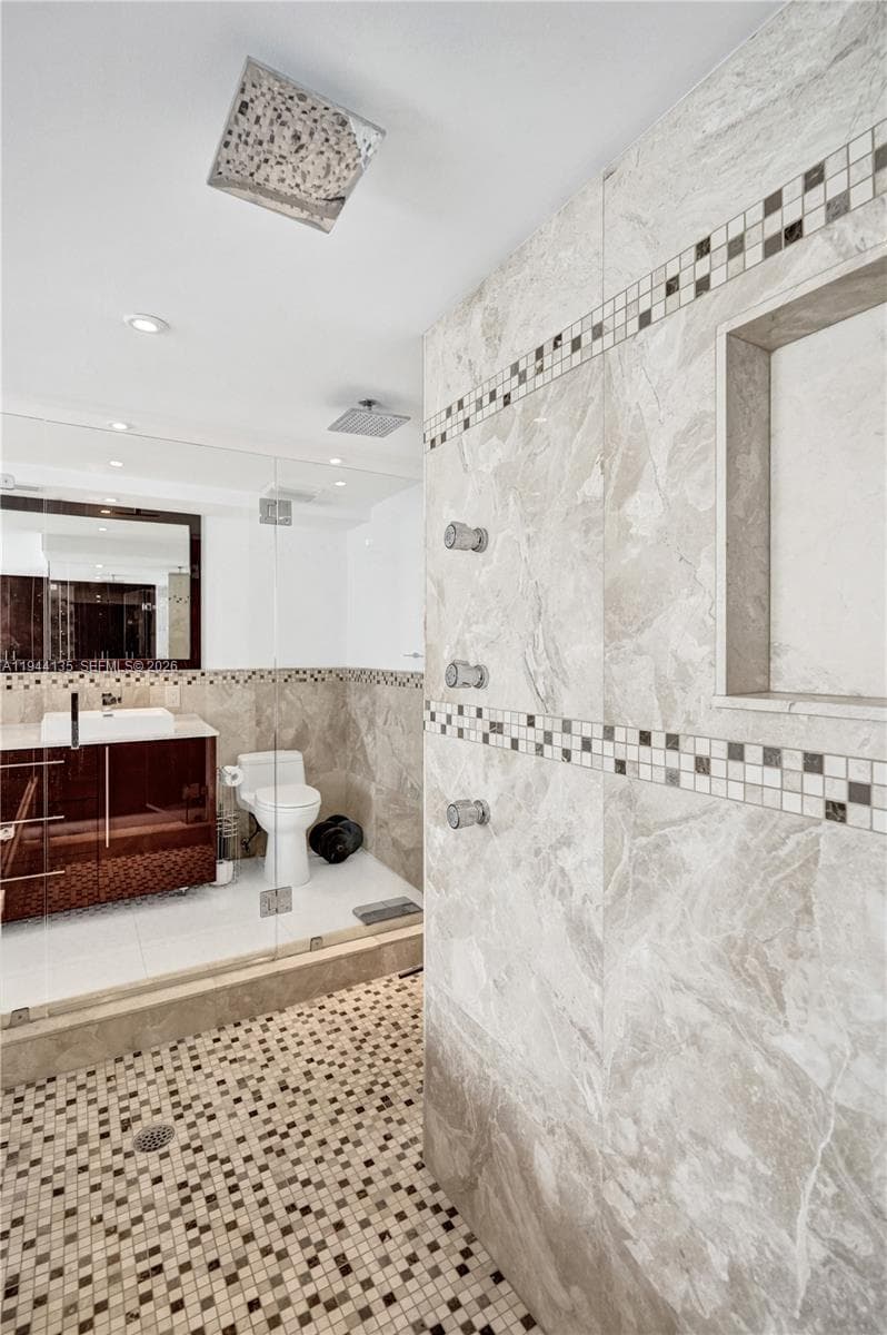 1000 Parkview Dr 330 photo 12