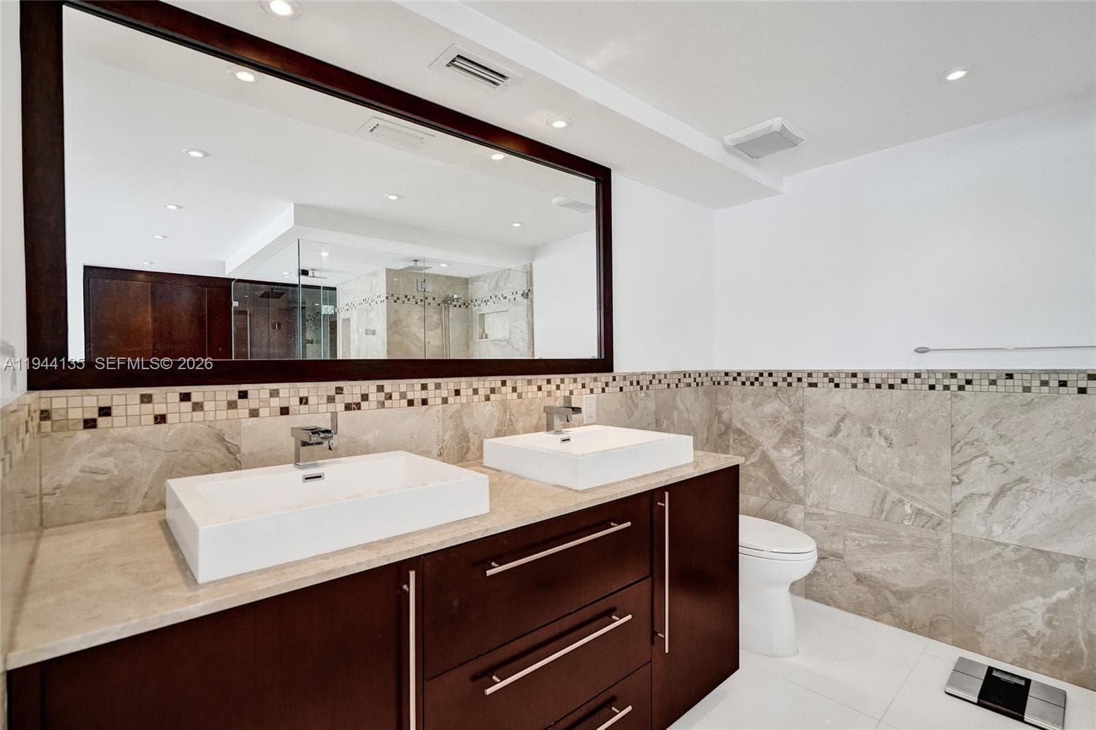 1000 Parkview Dr 330 photo 22