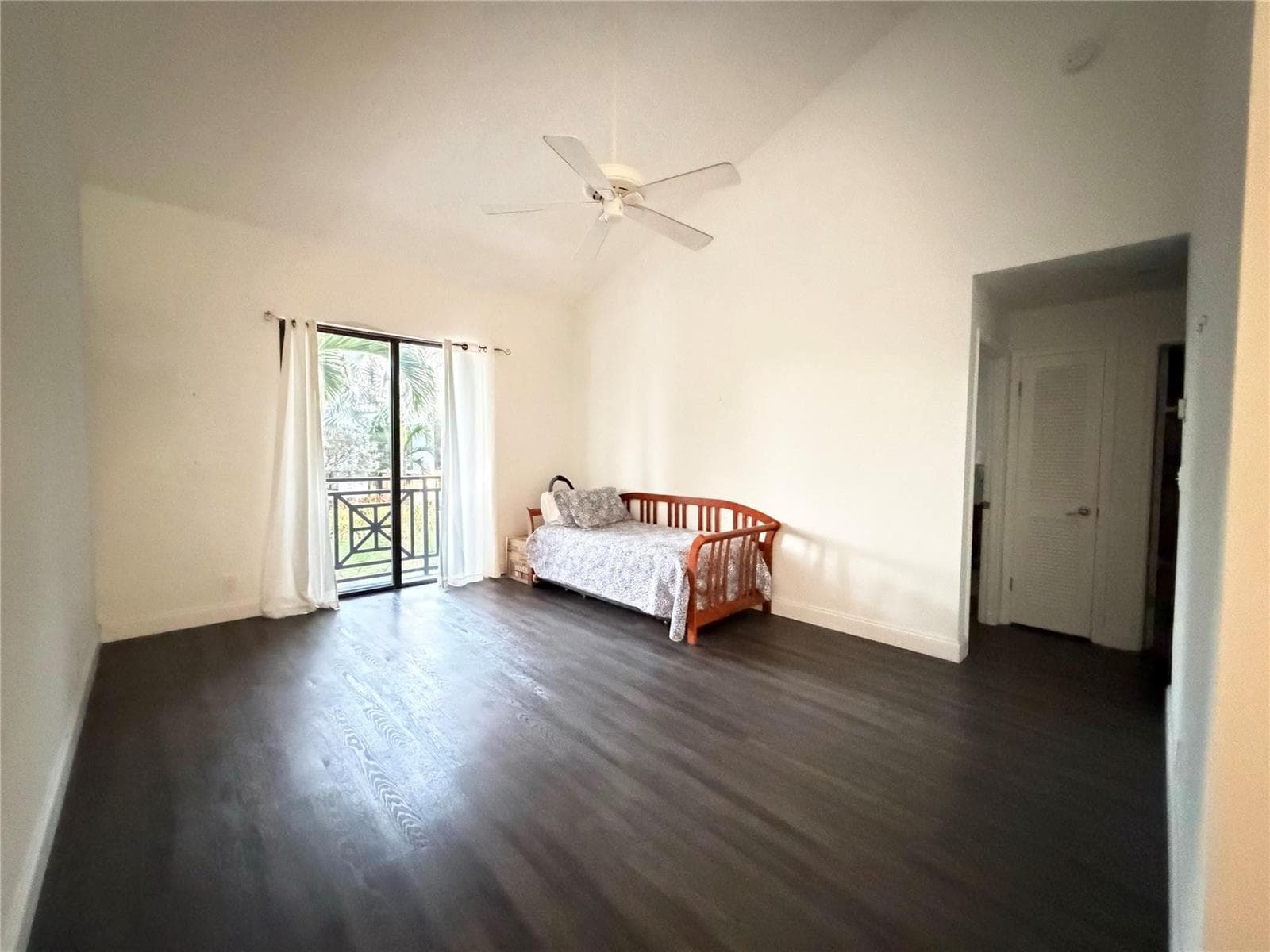 1645 S Ocean Lane 289 photo 13