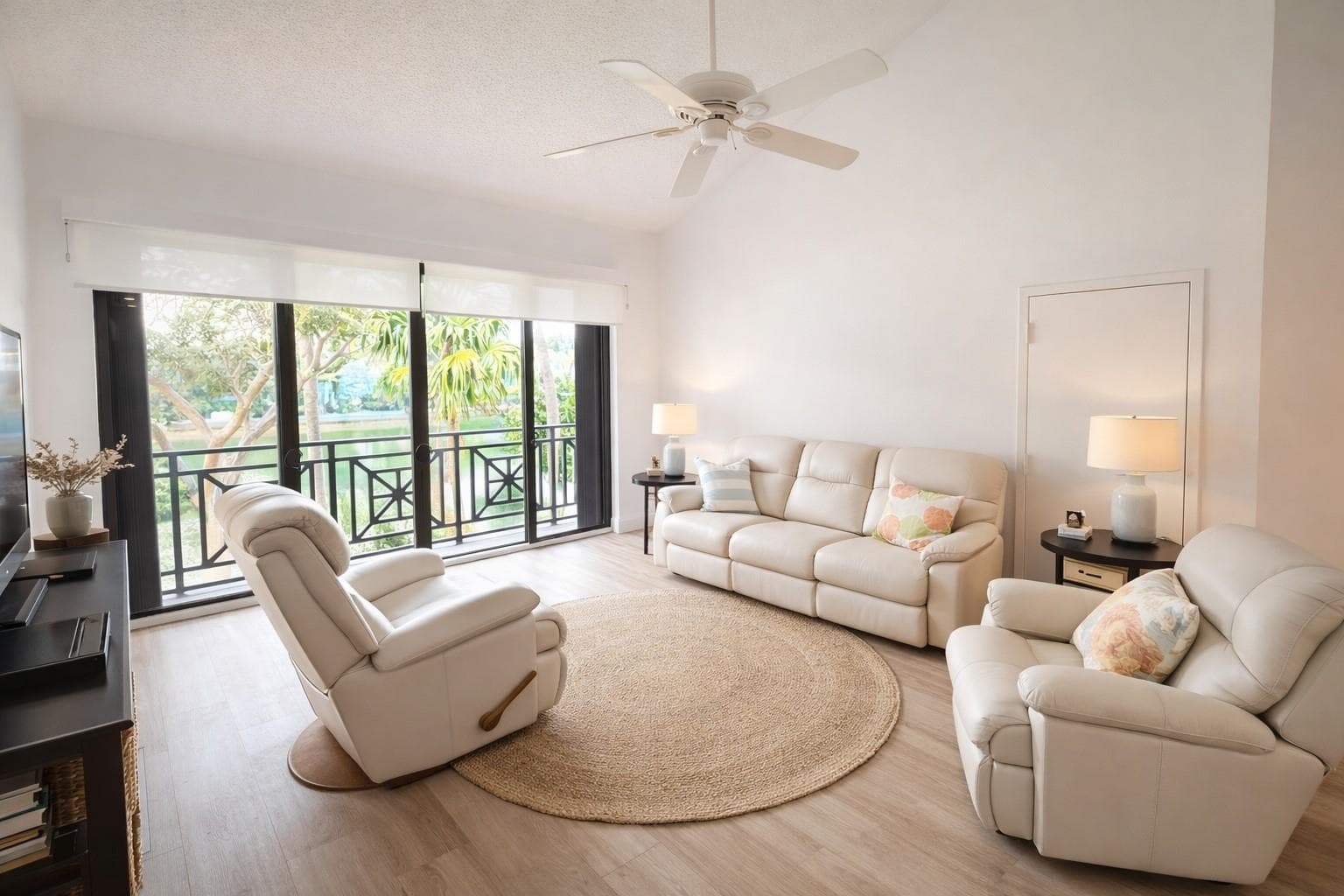 1645 S Ocean Lane 289 photo 3