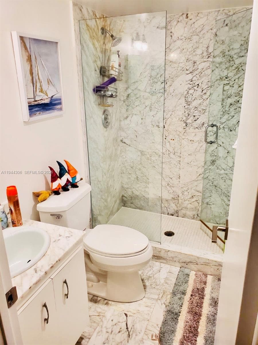 1905 N Ocean Blvd 8E photo 2