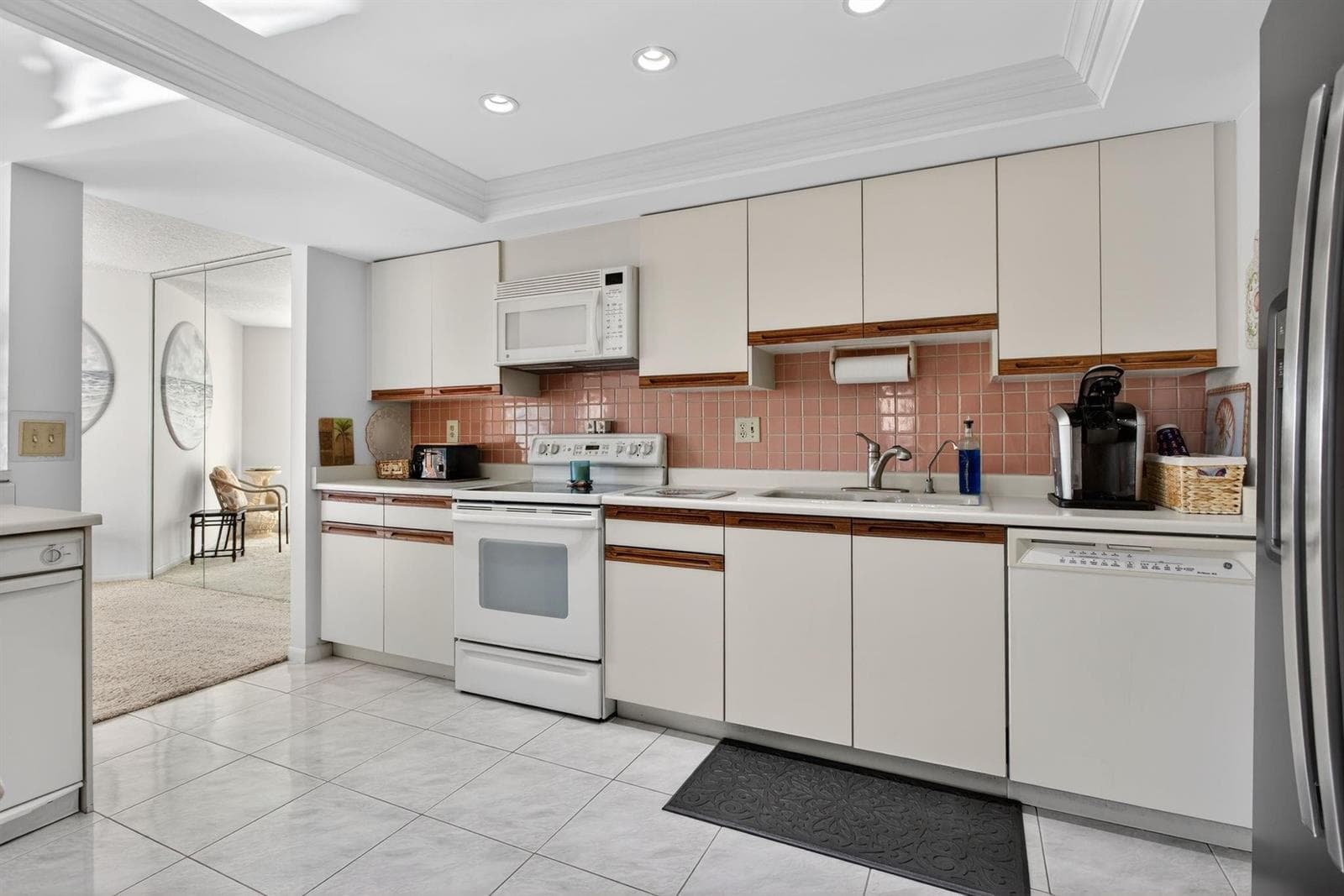 501 N Riverside Drive 301 photo 17