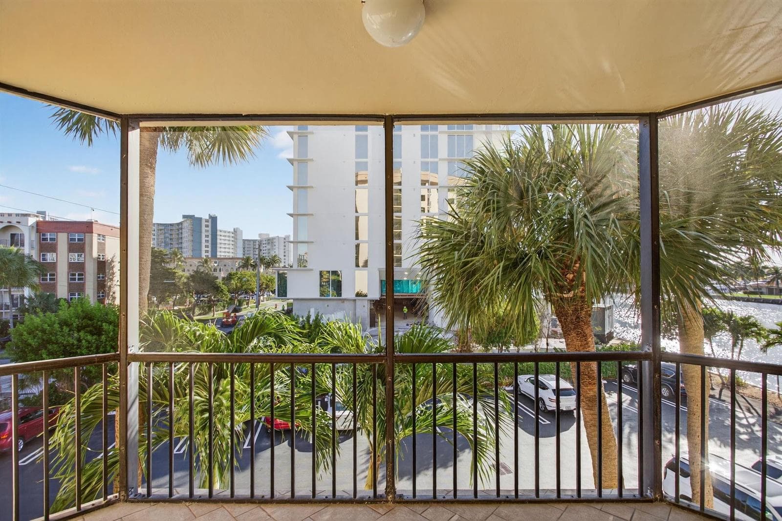501 N Riverside Drive 301 photo 22