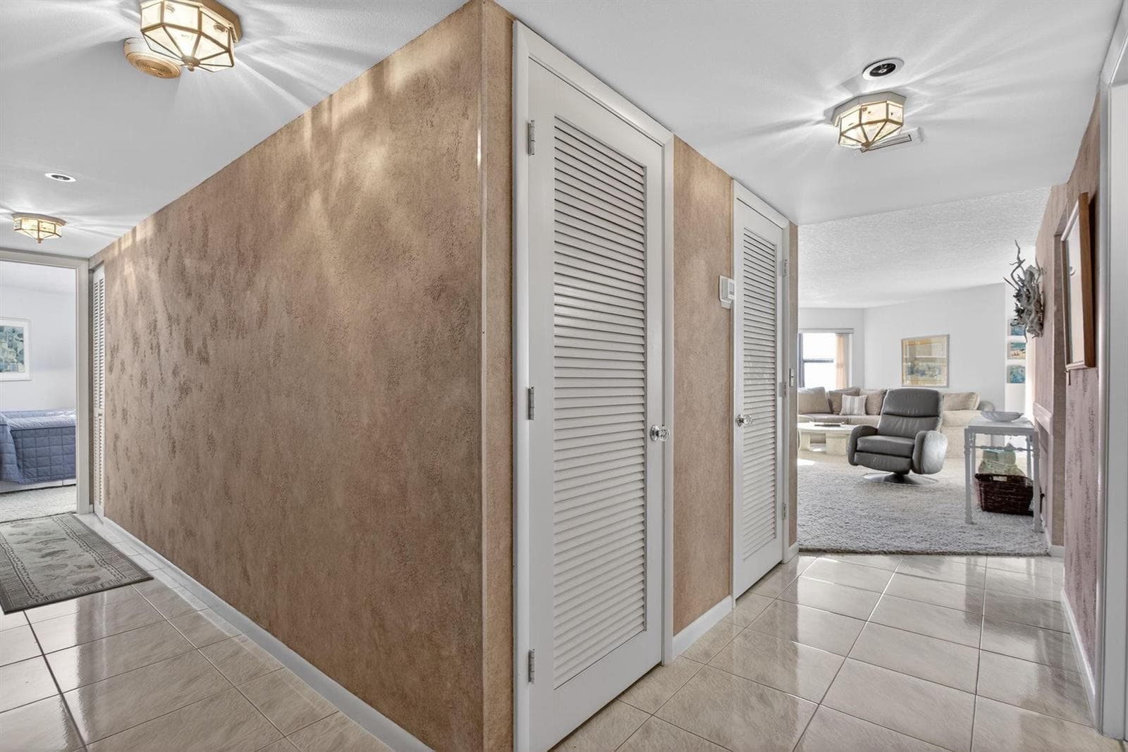 501 N Riverside Drive 301 photo 9