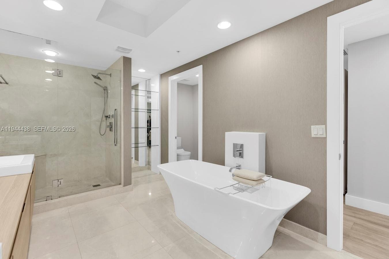 17301 Biscayne Blvd 1106 photo 24