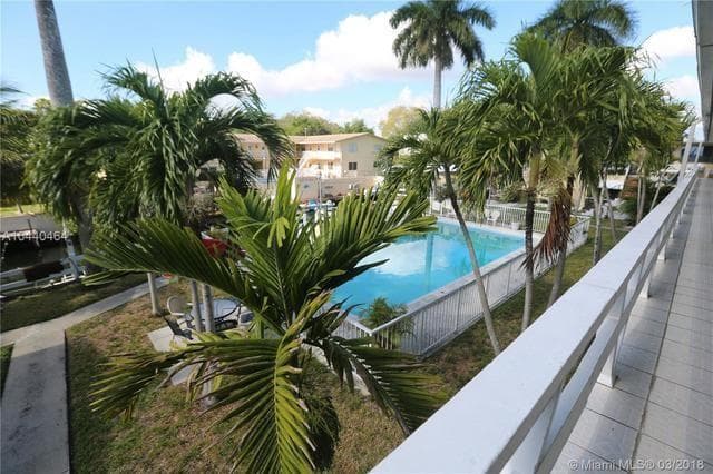 1820 Venice Park Drive 205 photo 2