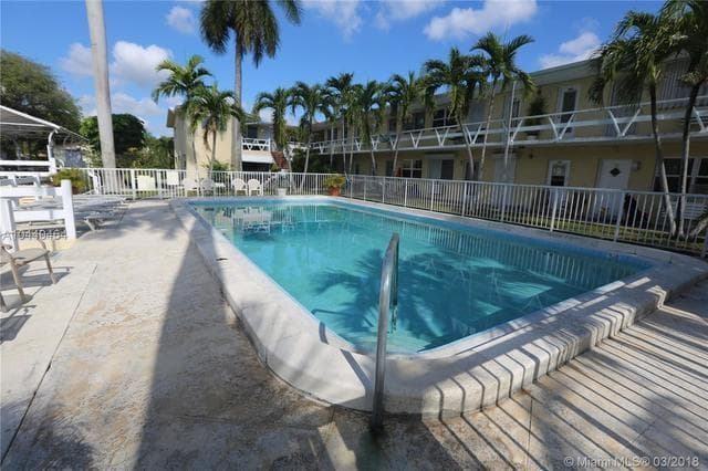 1820 Venice Park Drive 205 photo 10