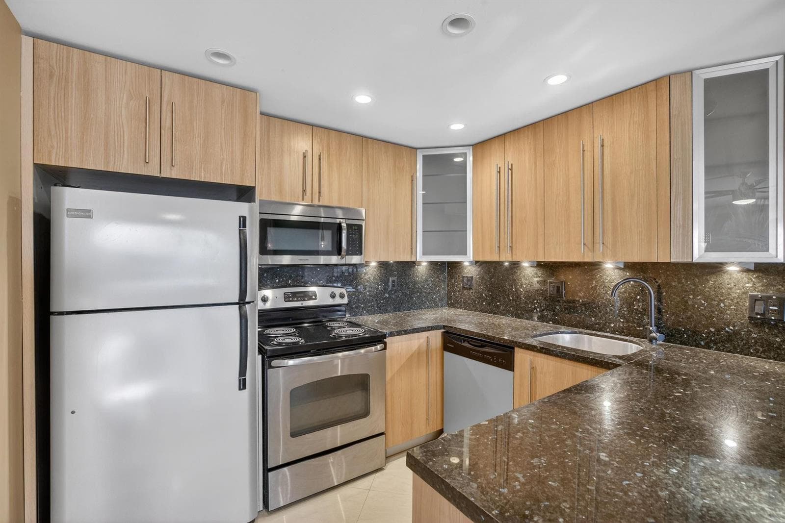 2900 NE 30th Street A4 photo 13