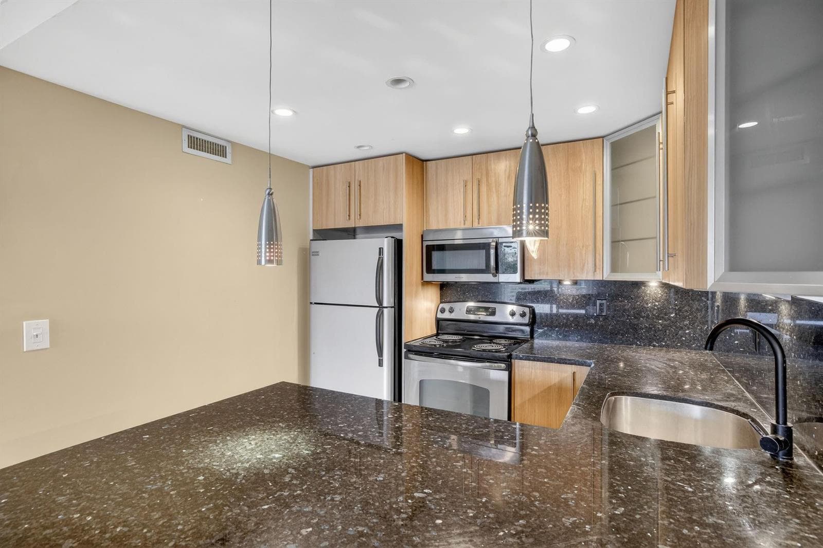 2900 NE 30th Street A4 photo 12