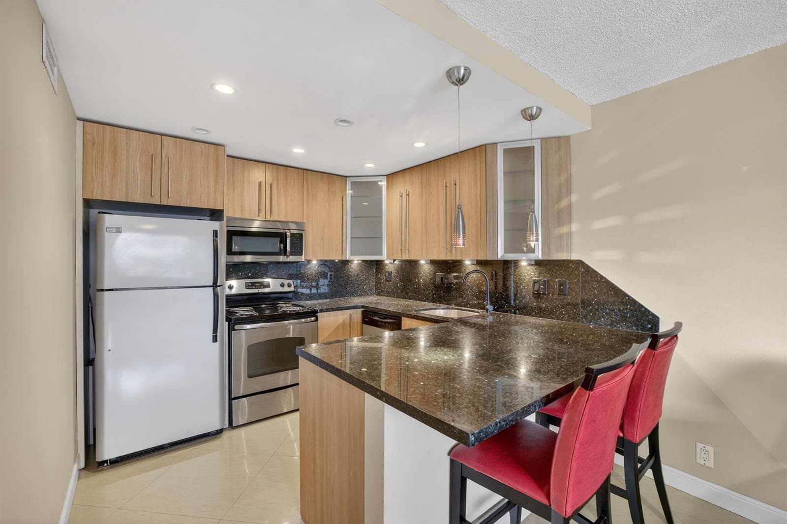 2900 NE 30th Street A4 photo 1