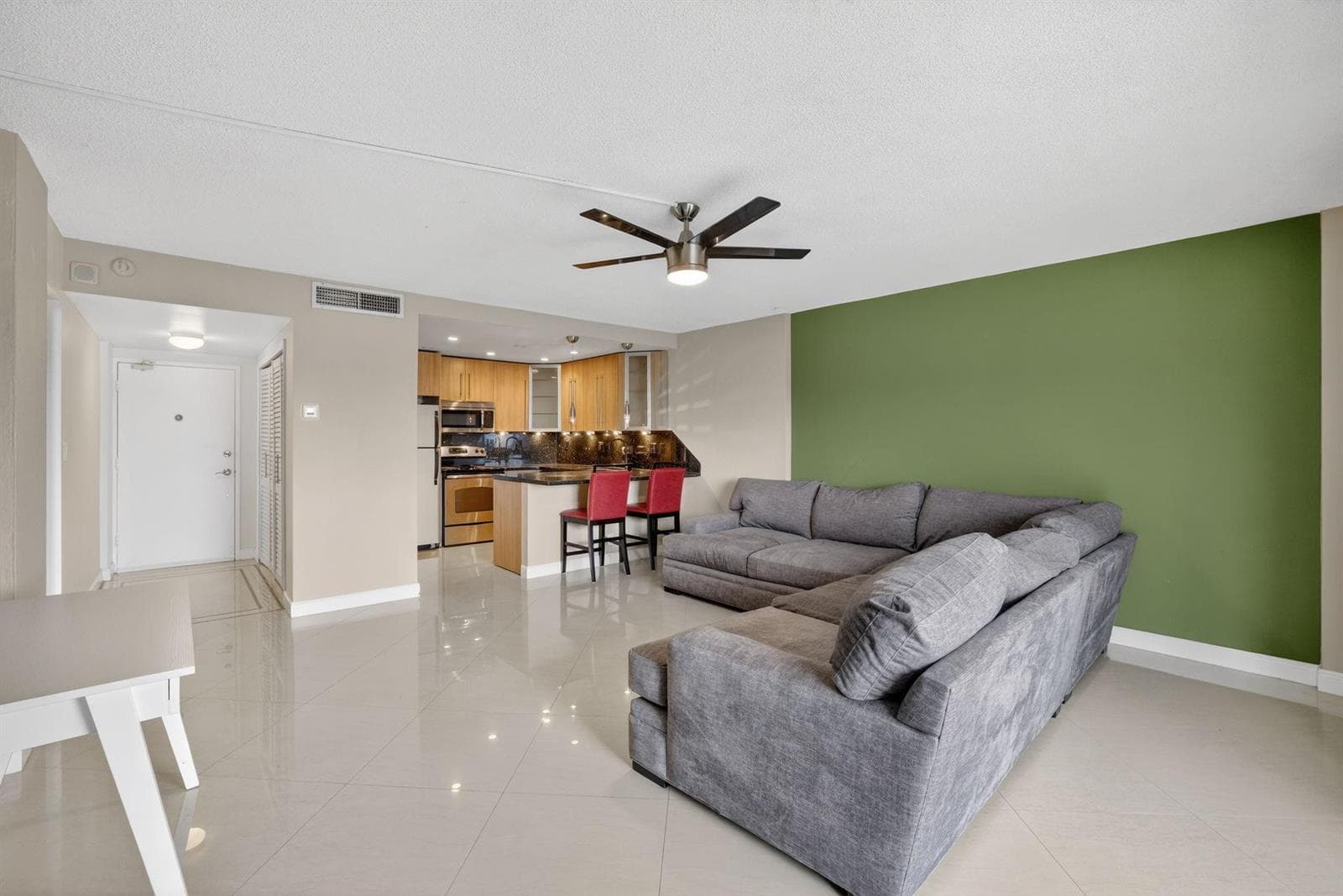 2900 NE 30th Street A4 photo 8