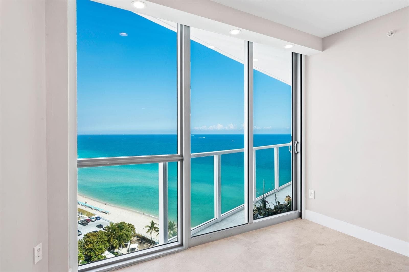 3101 S Ocean Drive 1807 photo 2