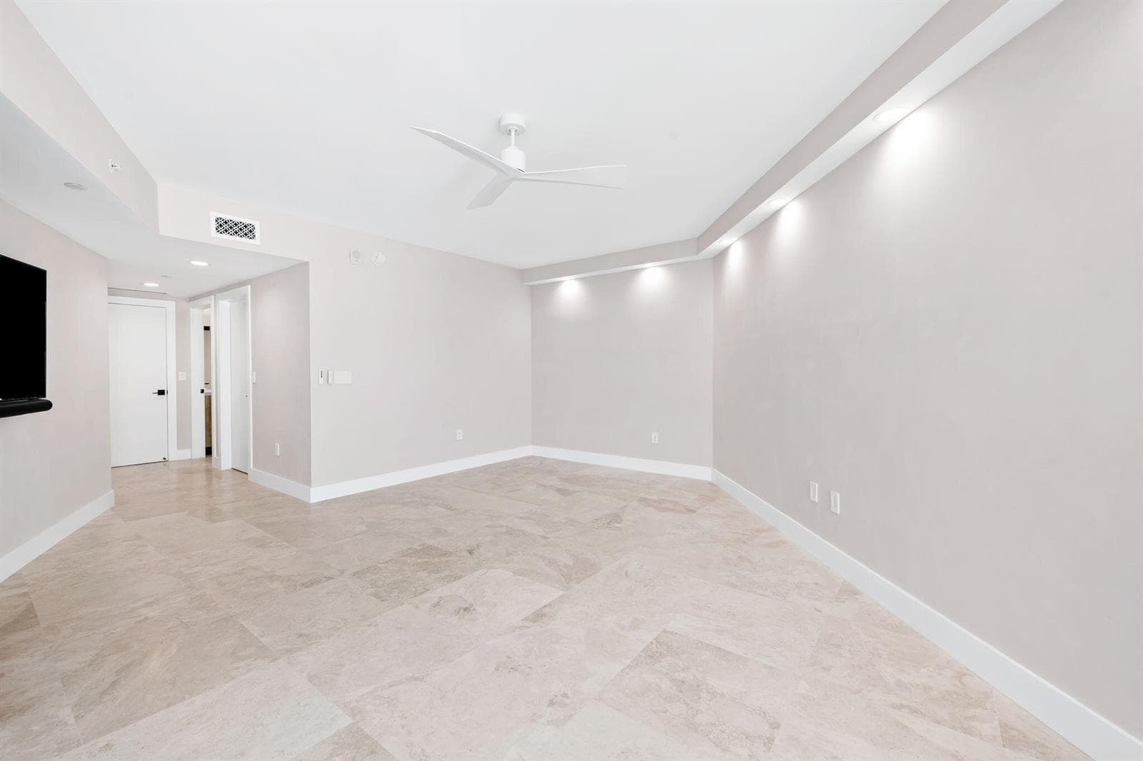 3101 S Ocean Drive 1807 photo 15