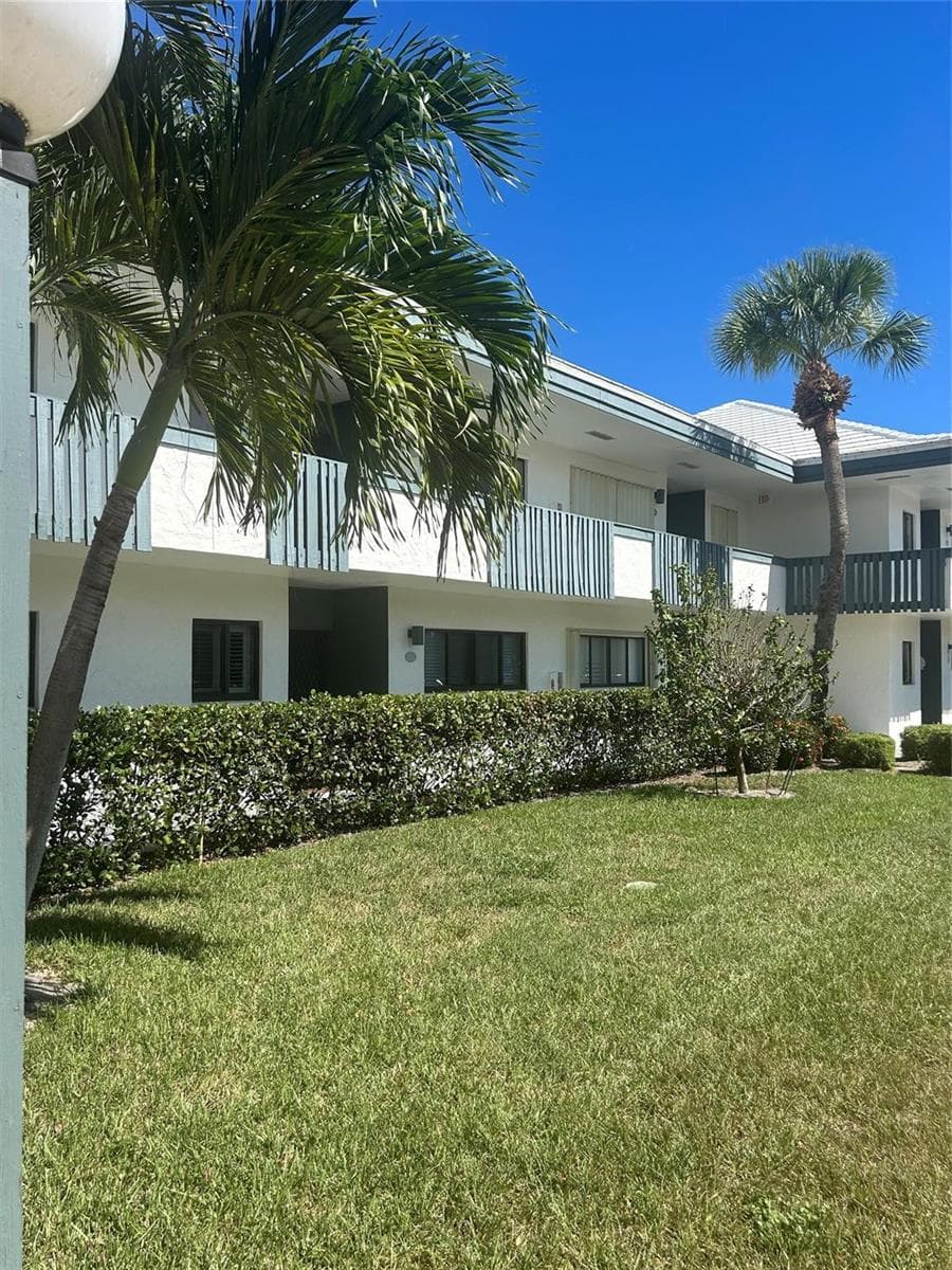 175 SE Saint Lucie Boulevard E134 photo 2