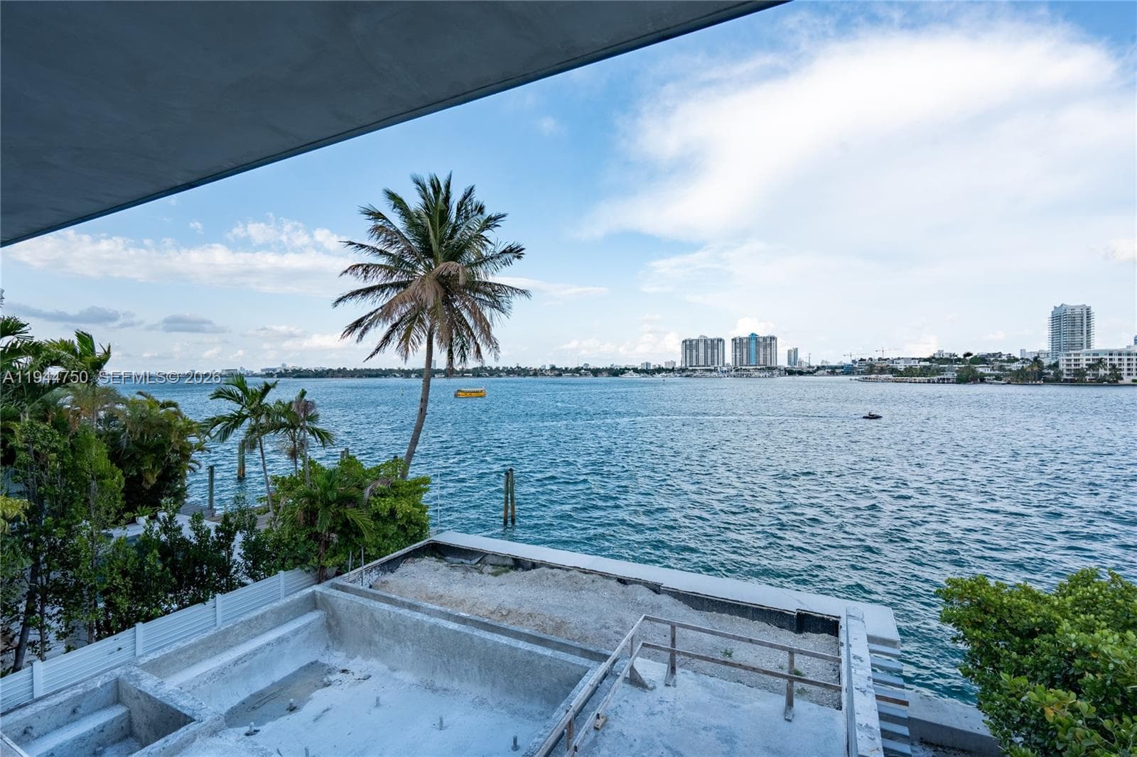 333 E Rivo Alto Dr photo 3