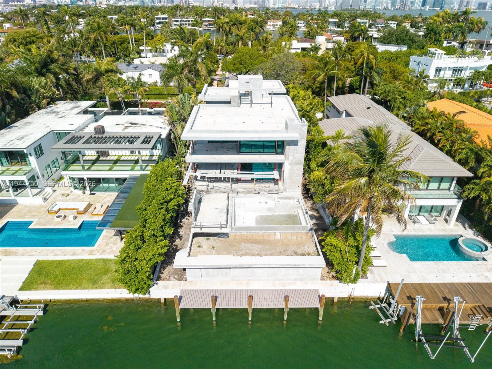333 E Rivo Alto Dr photo 1