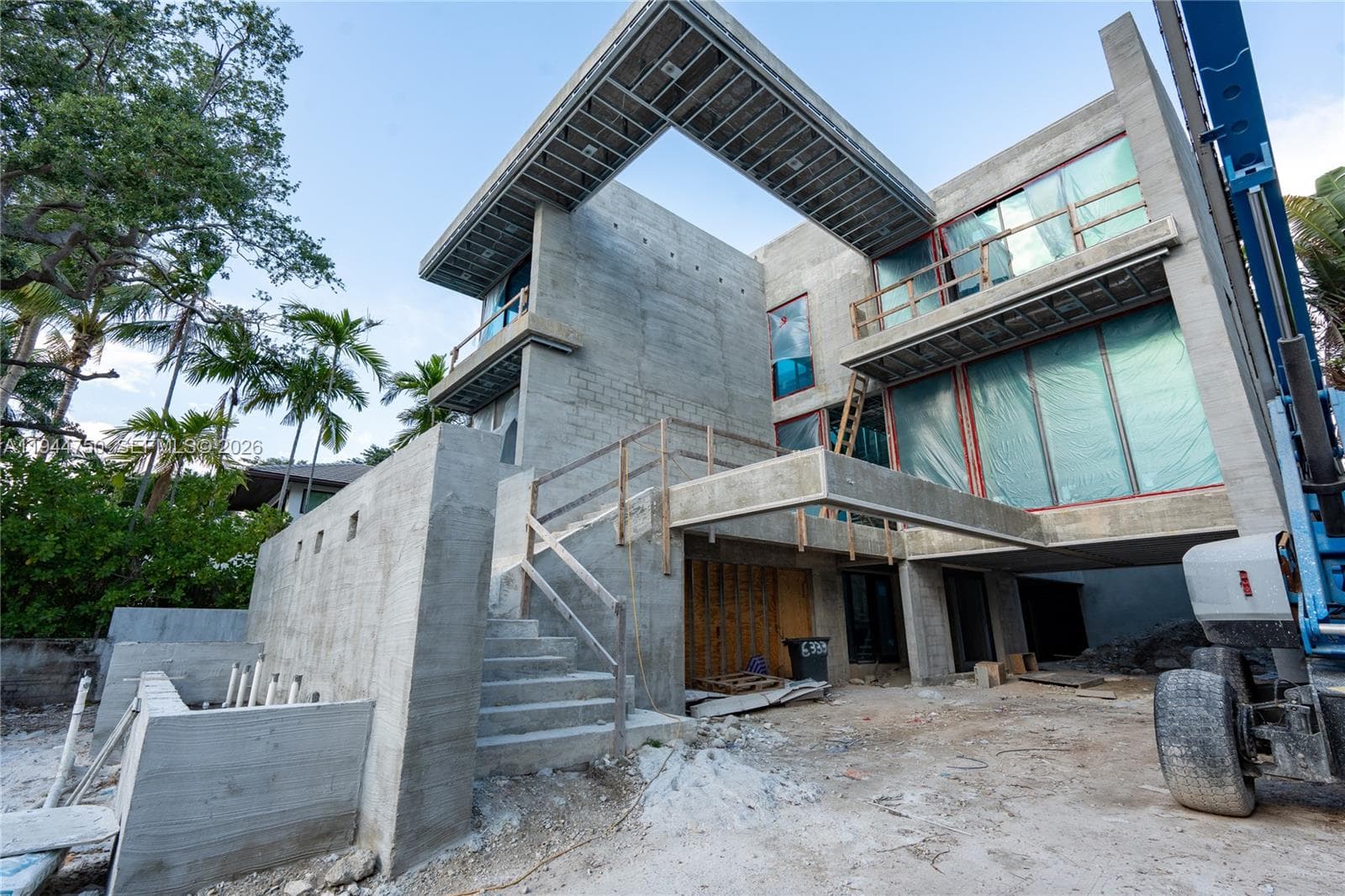 333 E Rivo Alto Dr photo 5