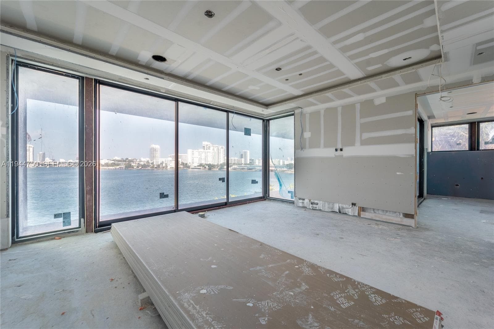 333 E Rivo Alto Dr photo 18