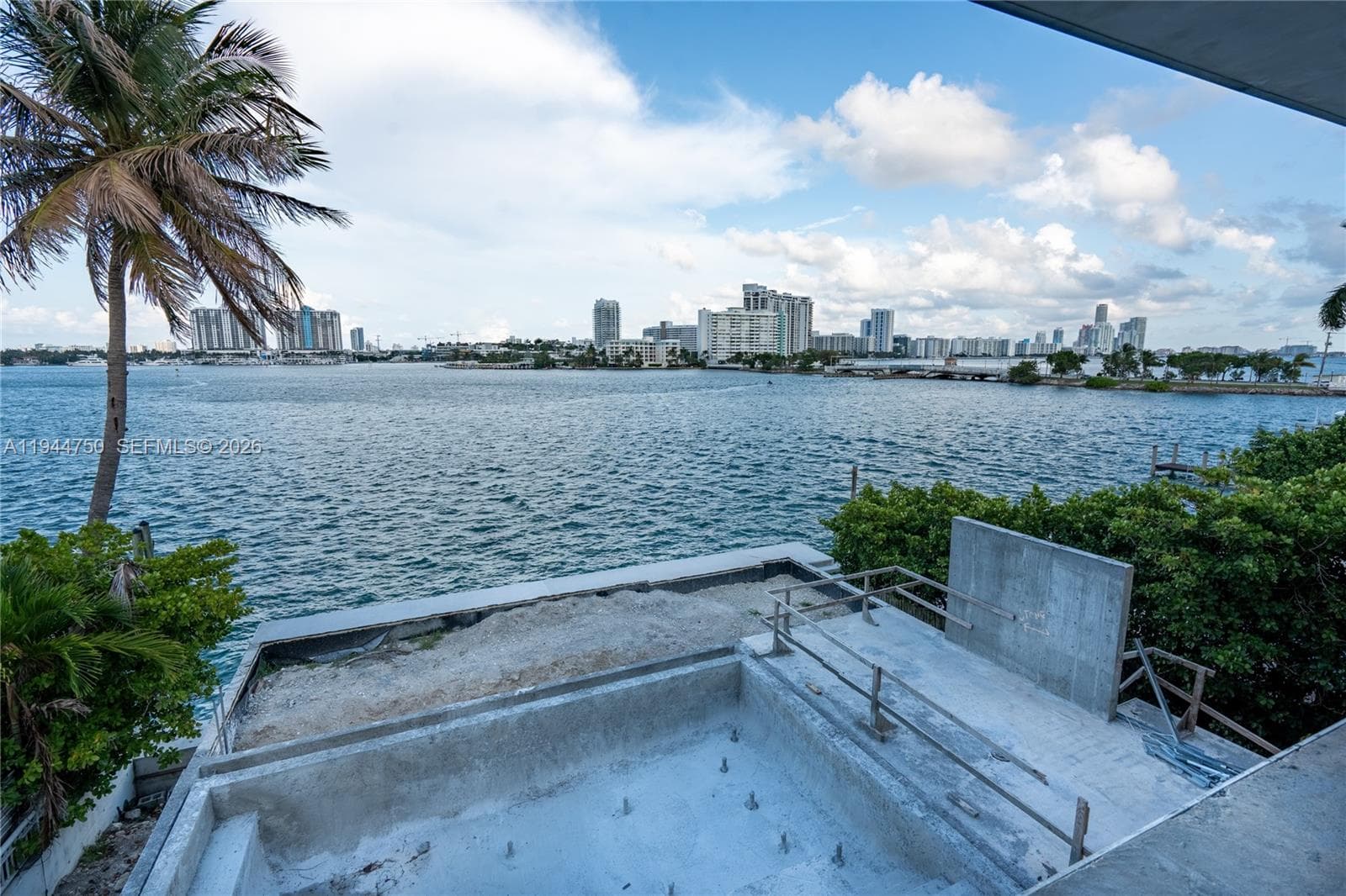 333 E Rivo Alto Dr photo 8