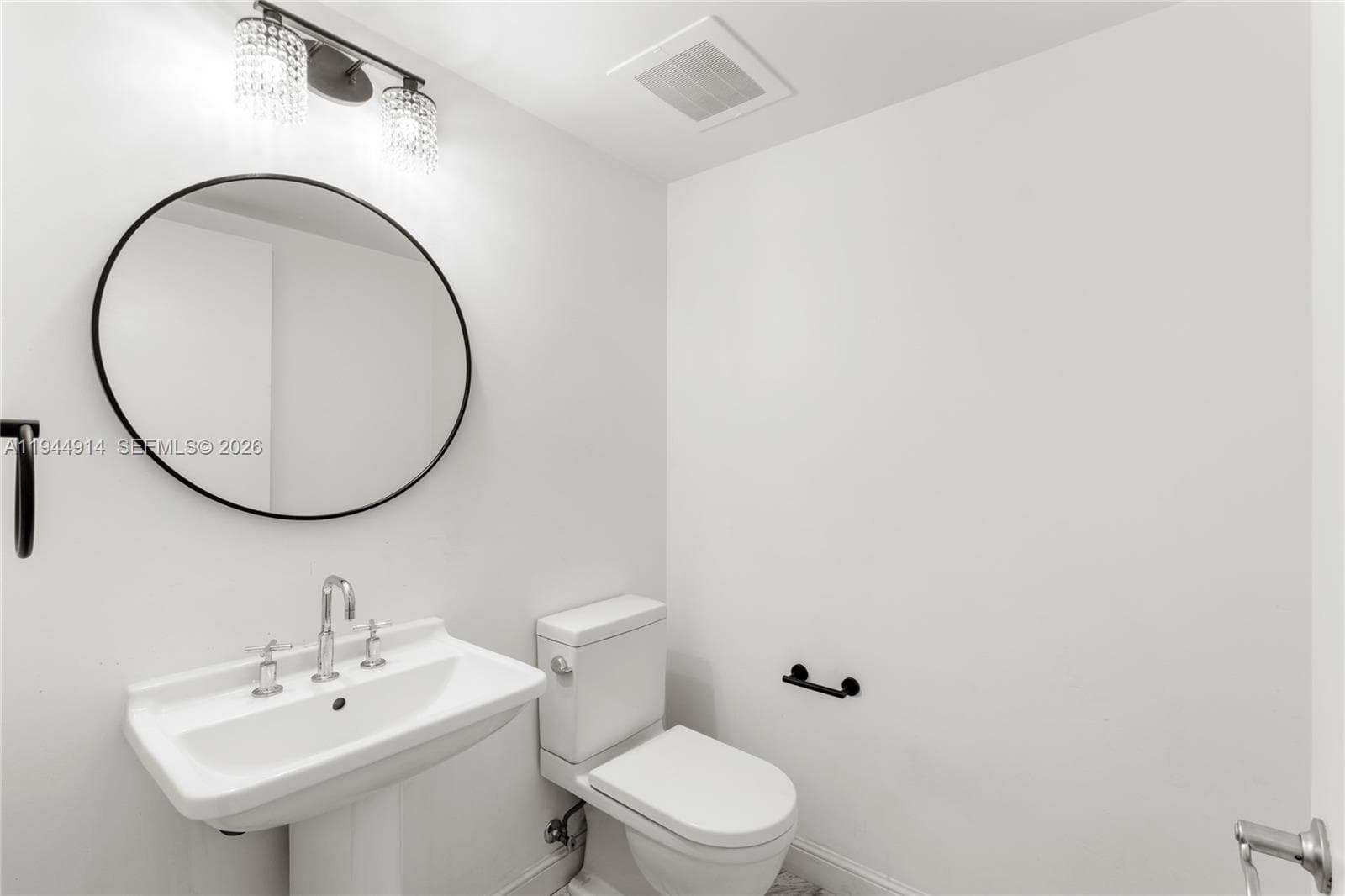 185 SW 7th St 2702 photo 18