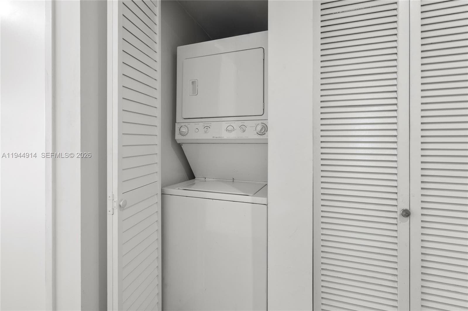 185 SW 7th St 2702 photo 19