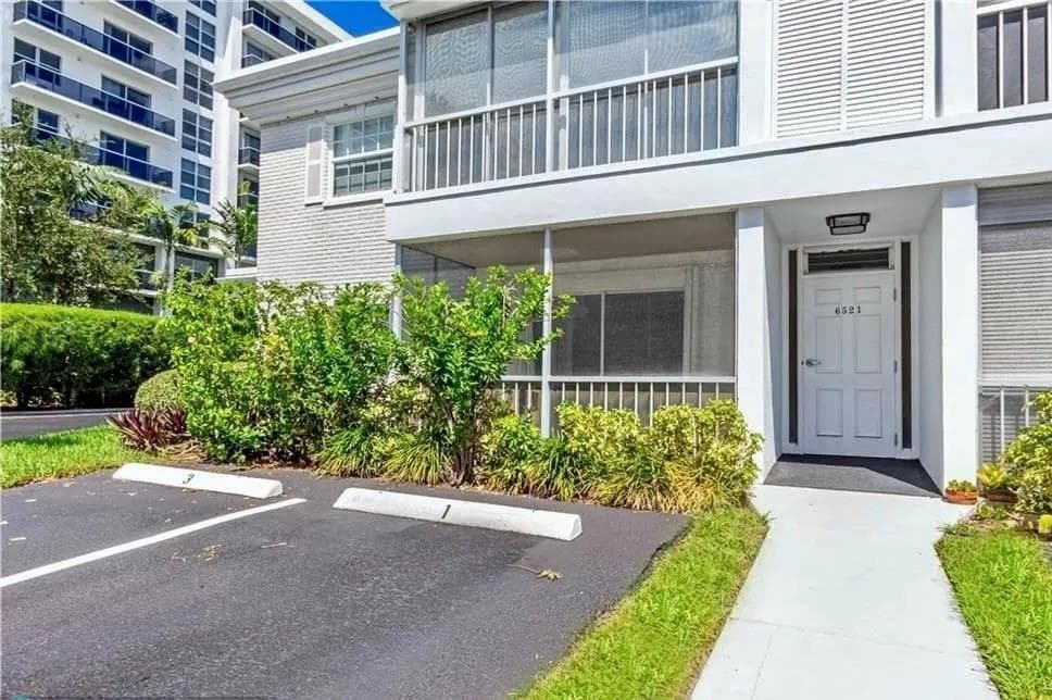 6521 Bay Club Drive 1 photo 2