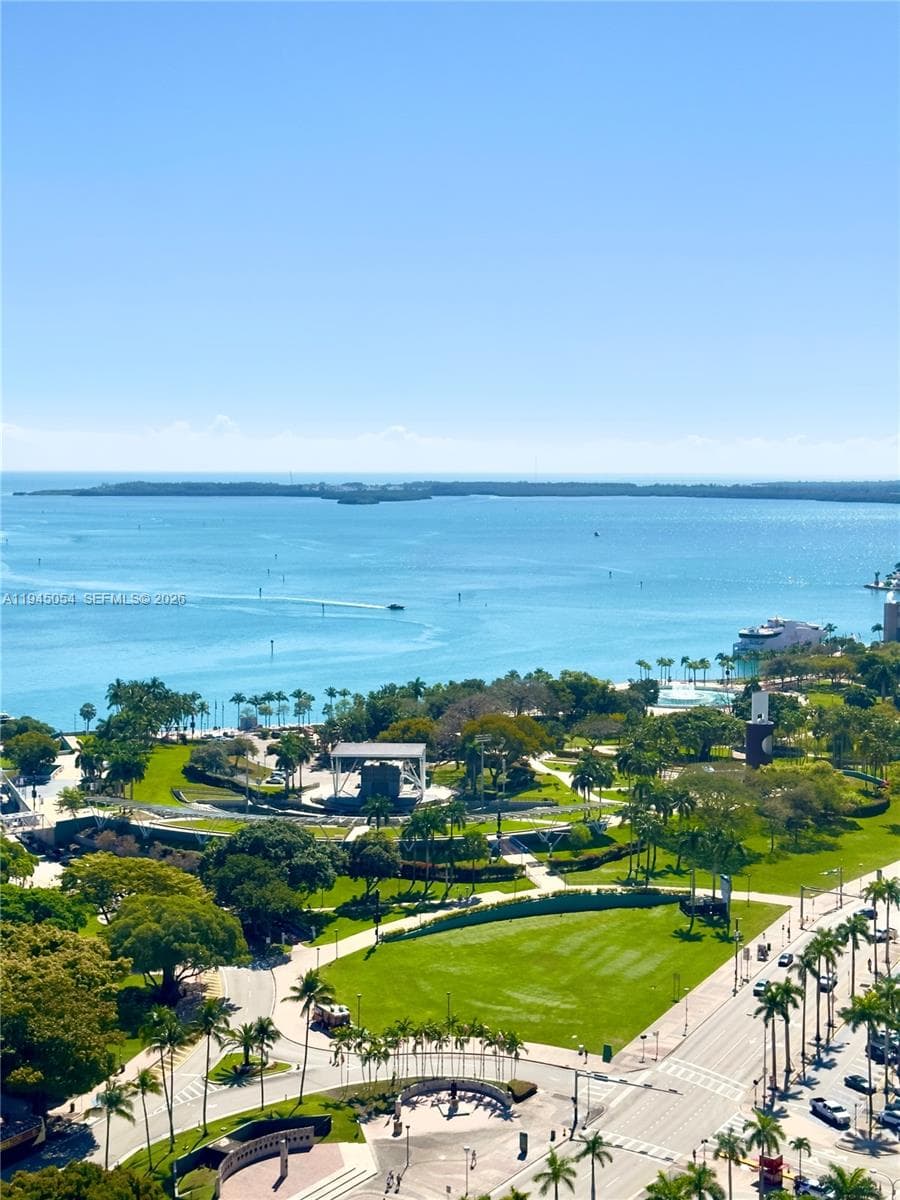 398 5th St 2114 photo 2