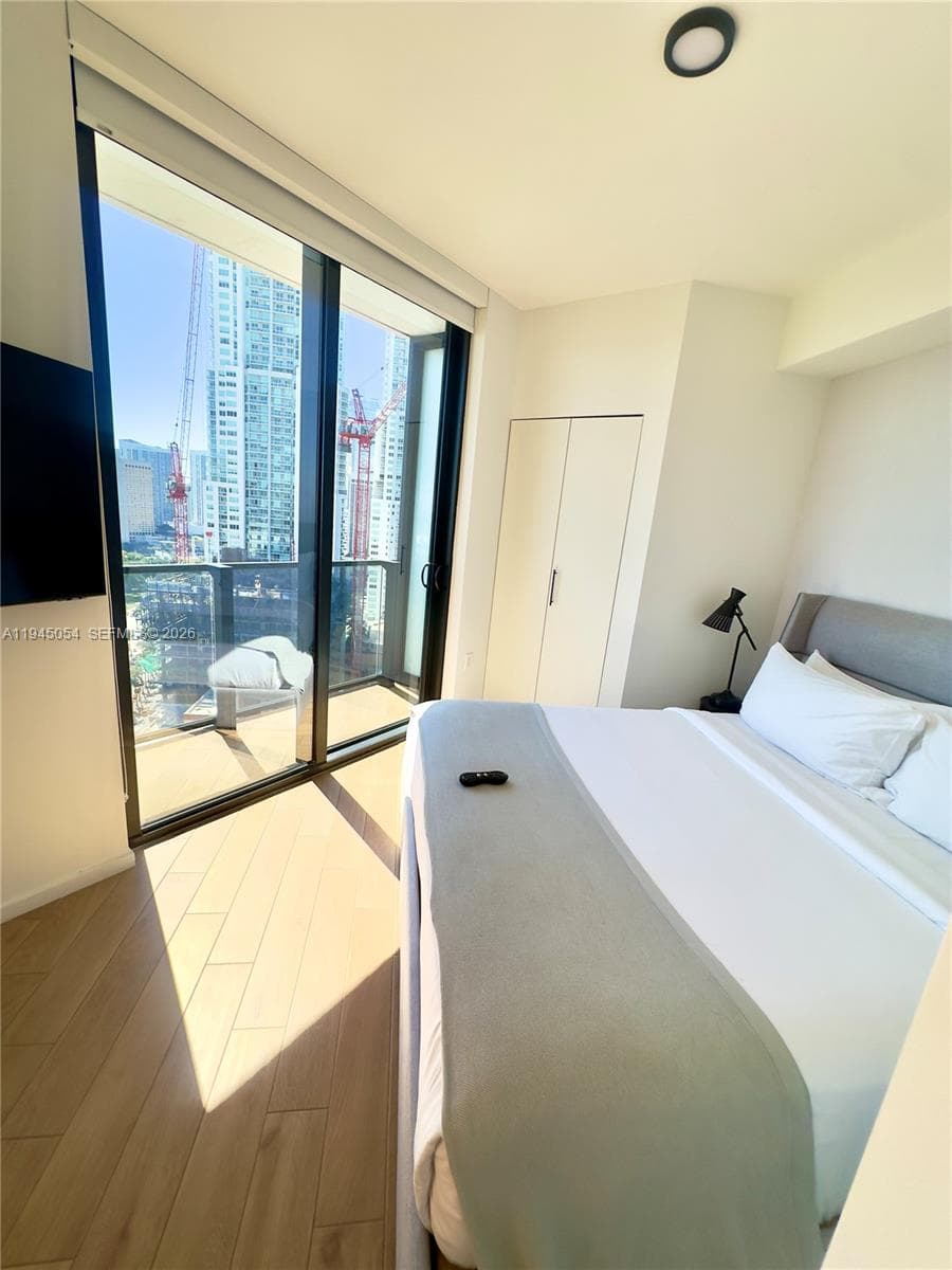 398 5th St 2114 photo 6