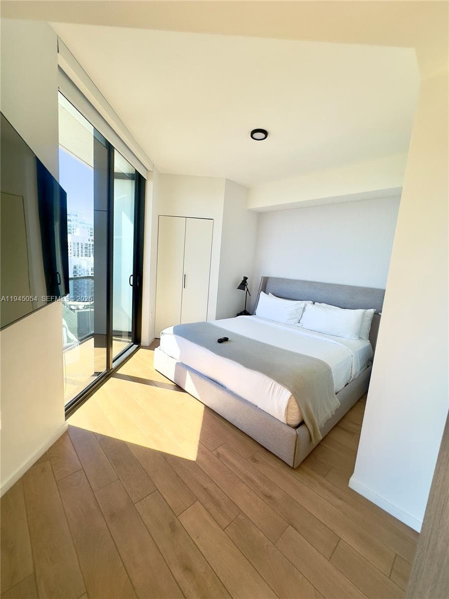 398 5th St 2114 photo 5