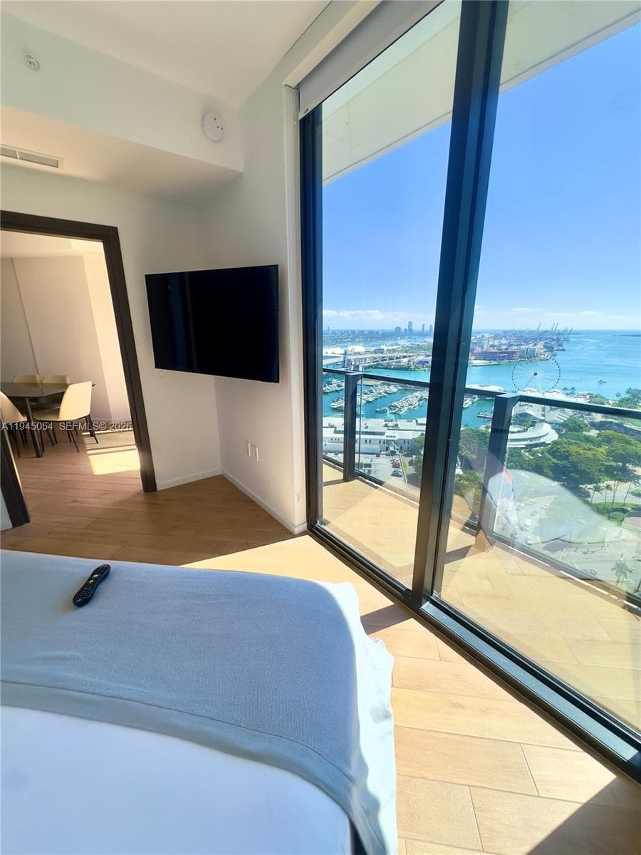 398 5th St 2114 photo 8