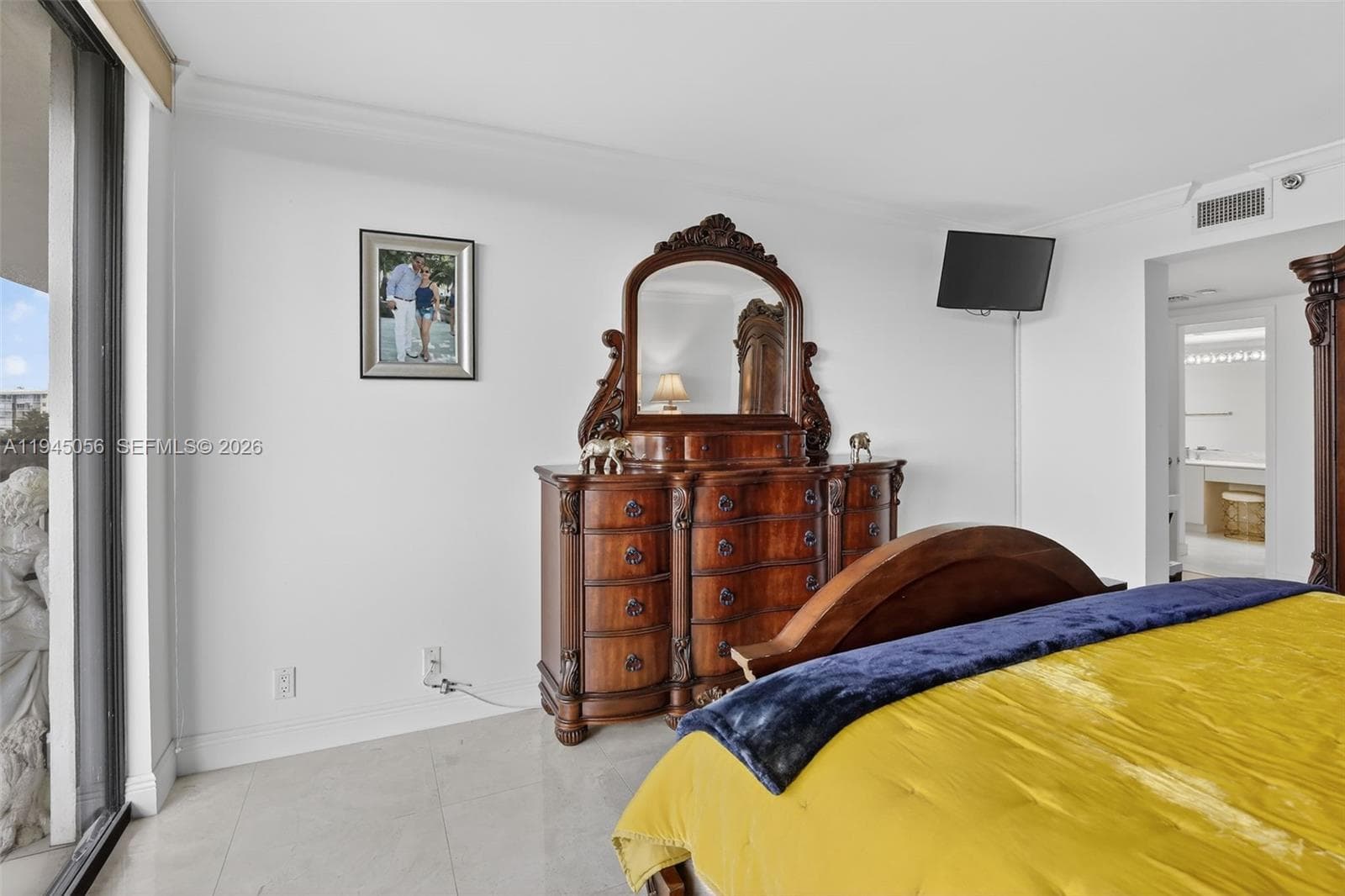1000 Island Blvd 312 photo 17