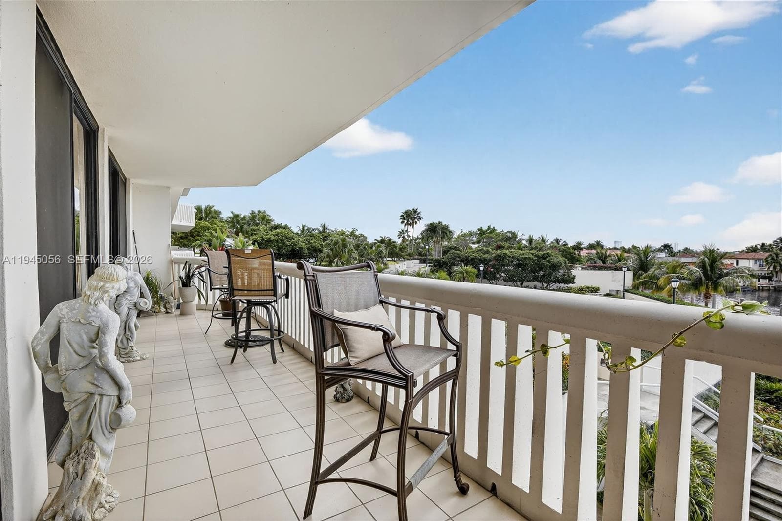 1000 Island Blvd 312 photo 3