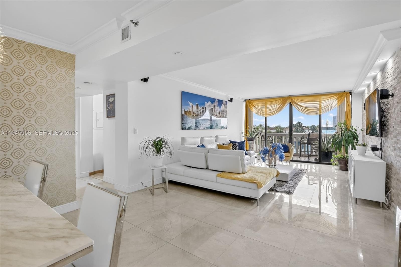 1000 Island Blvd 312 photo 5