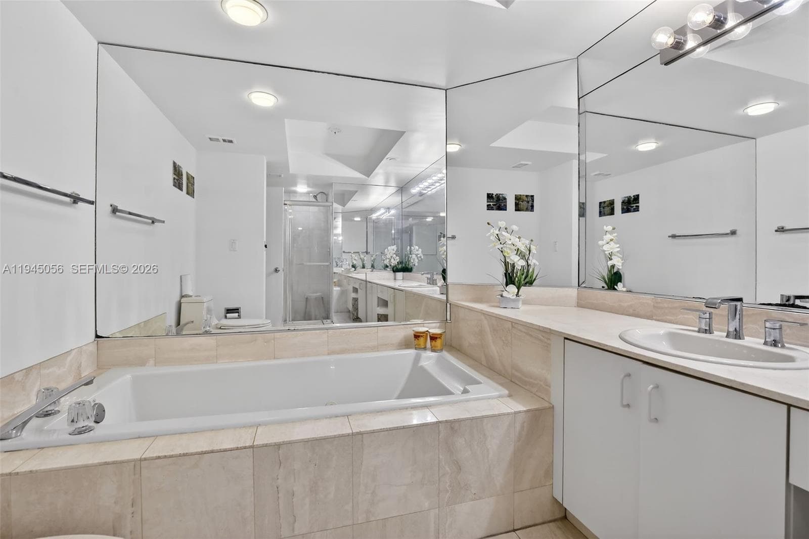 1000 Island Blvd 312 photo 19