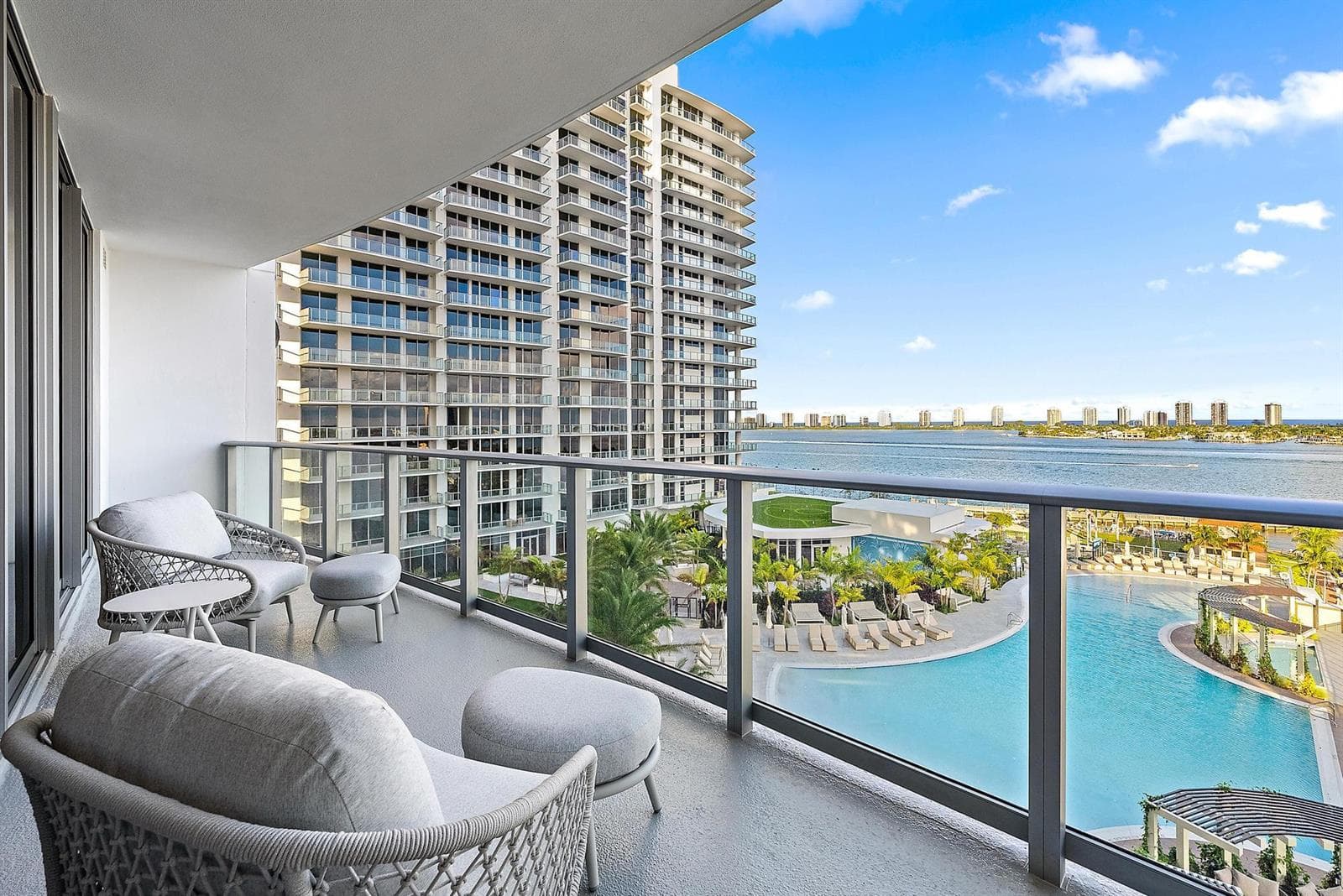 220 Lake Shore Drive 1008 photo 2