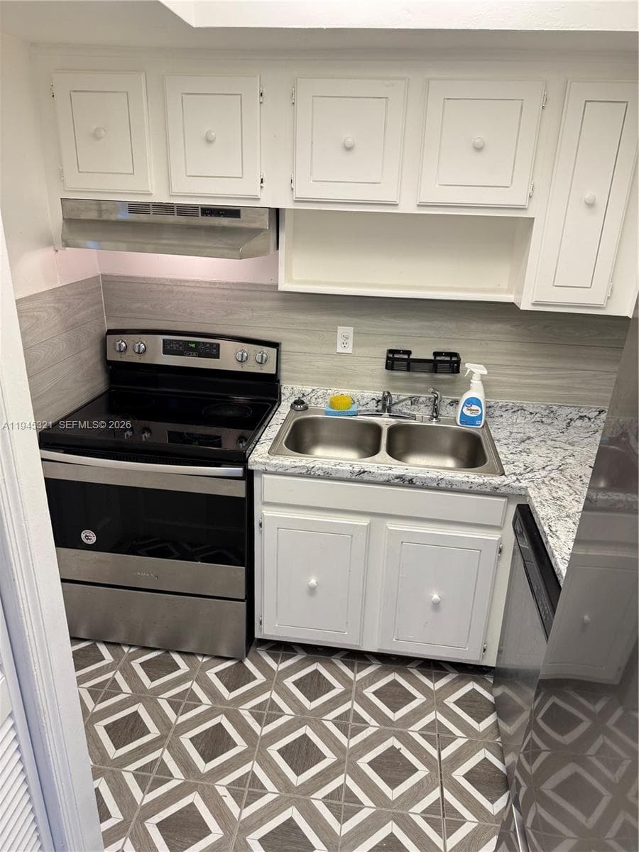 1535 15th St 202 photo 2