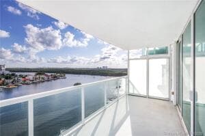 400 Sunny Isles Boulevard 1022 photo 5