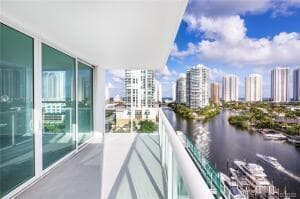 400 Sunny Isles Boulevard 1022 photo 4