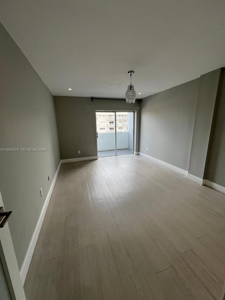 3642 NE 171st St 504 photo 2